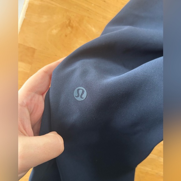 Lululemon On The Fly Crop *Woven 23" - Picture 13 of 15